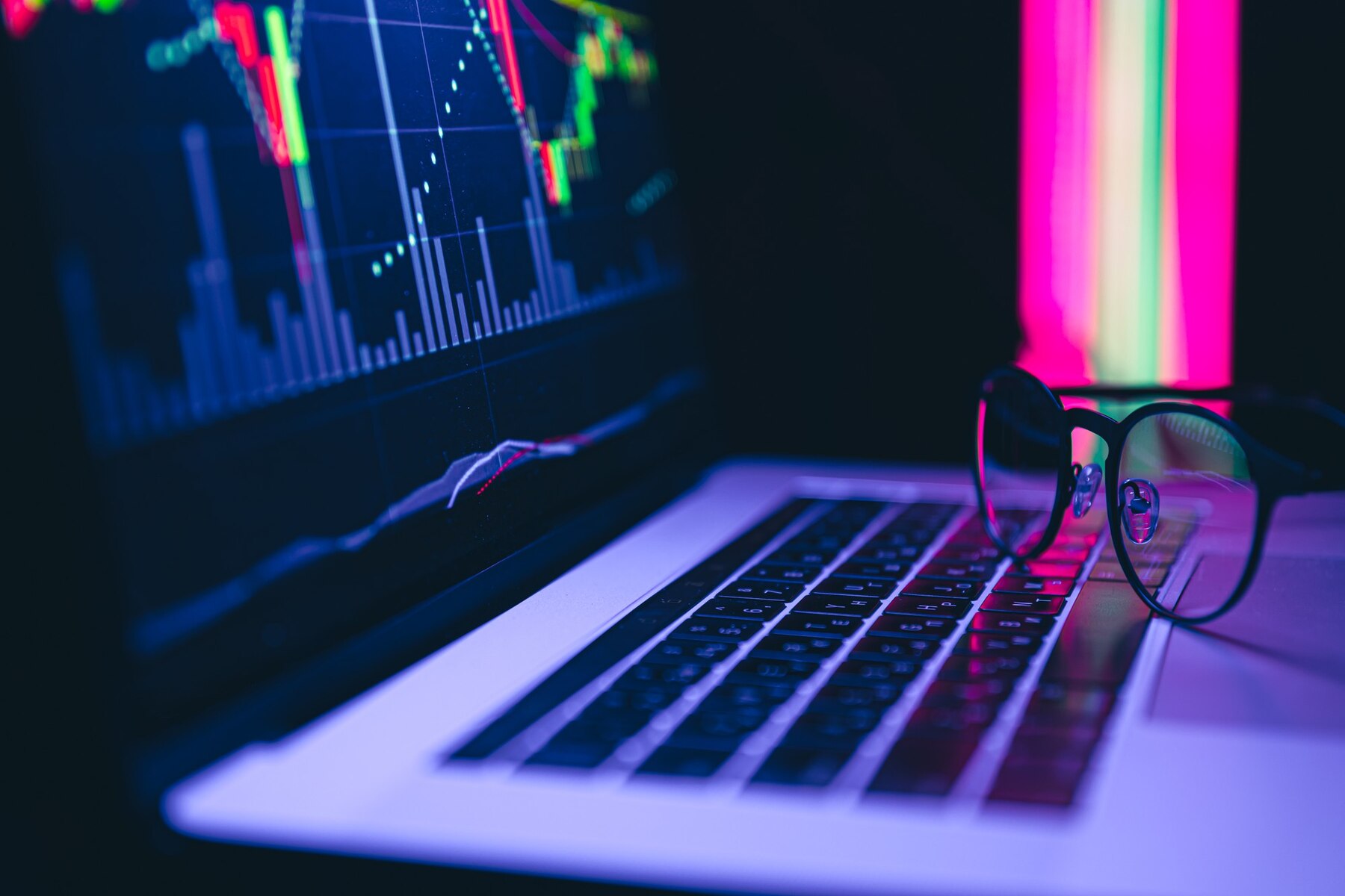 stock-market-graph-financial-data-electronic-board-laptop-screen_169016-14898 stock-market-graph-financial-data-electronic-board-laptop-screen_169016-14898